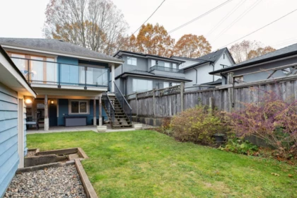 Front Yard Photo of 4135 Cambridge Street, Burnaby, BC