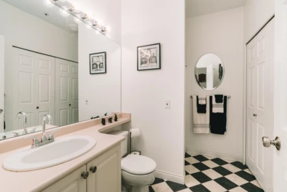 Guest Bathroom Photo of 402 2995 Princess Crescent, Coquitlam, BC