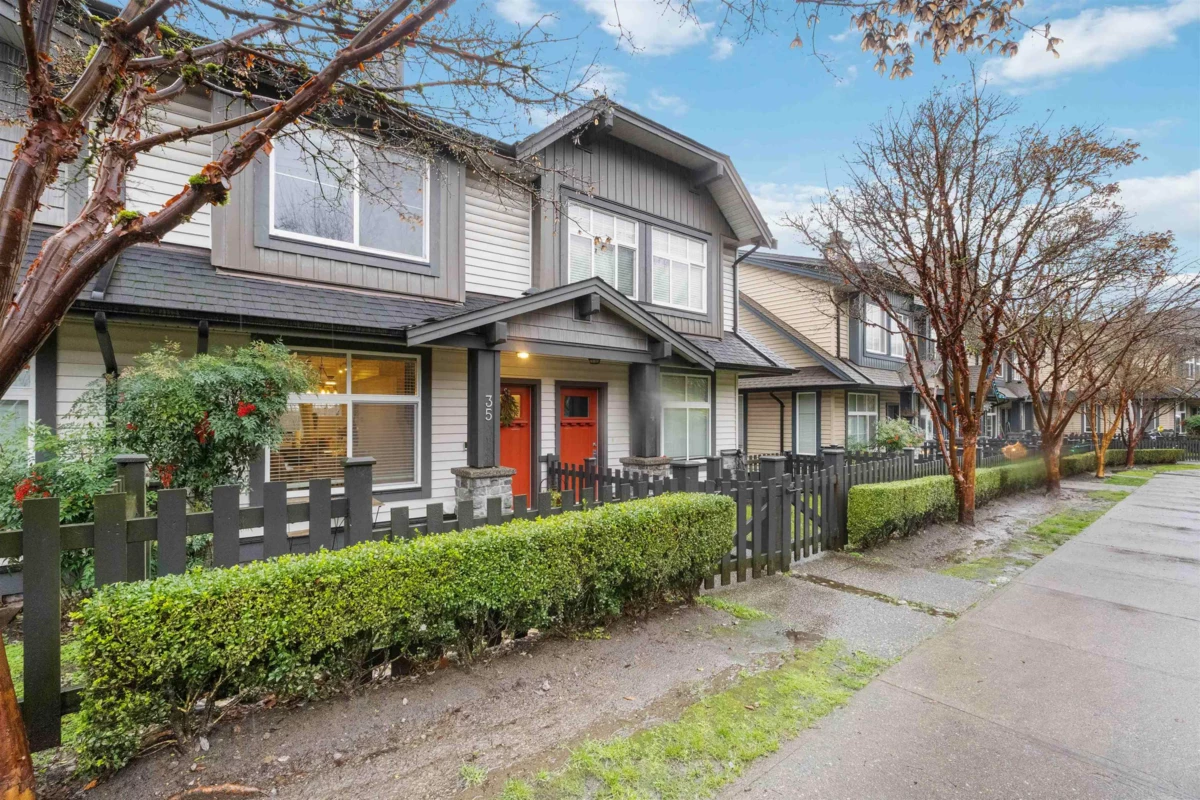 Living Room Photo of 35 13819 232 Street, Maple Ridge, BC