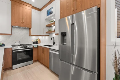 Kitchen Photo of 1 1822 E 14th Avenue, Vancouver, BC