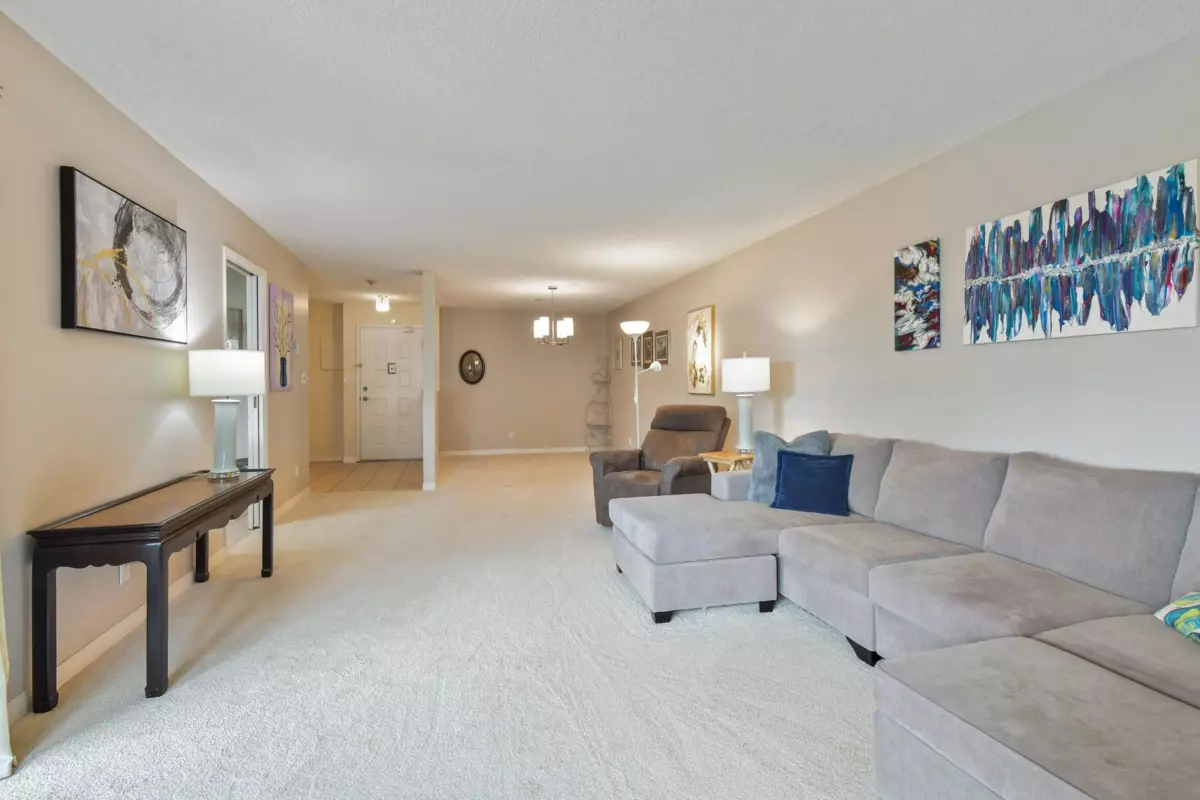 Dining Area Photo of 305 1521 Blackwood Street, White Rock, BC