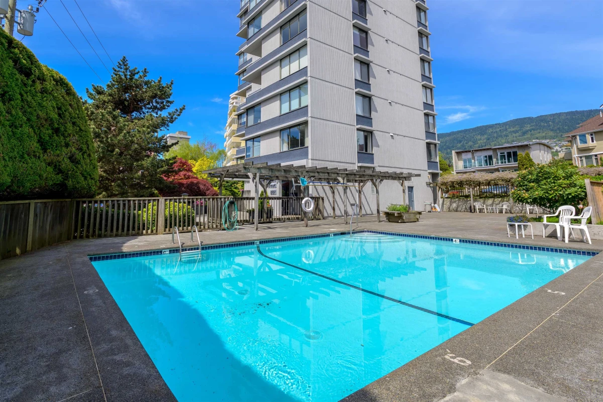 Exterior Rear Photo of 203 2167 Bellevue Avenue, West Vancouver, BC
