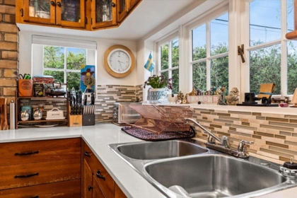 Kitchen Island Photo of 4358 Wright Street, Abbotsford, BC