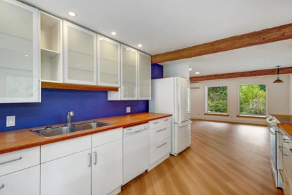 Garage Interior Photo of 375 Village Bay Road, Mayne Island, BC