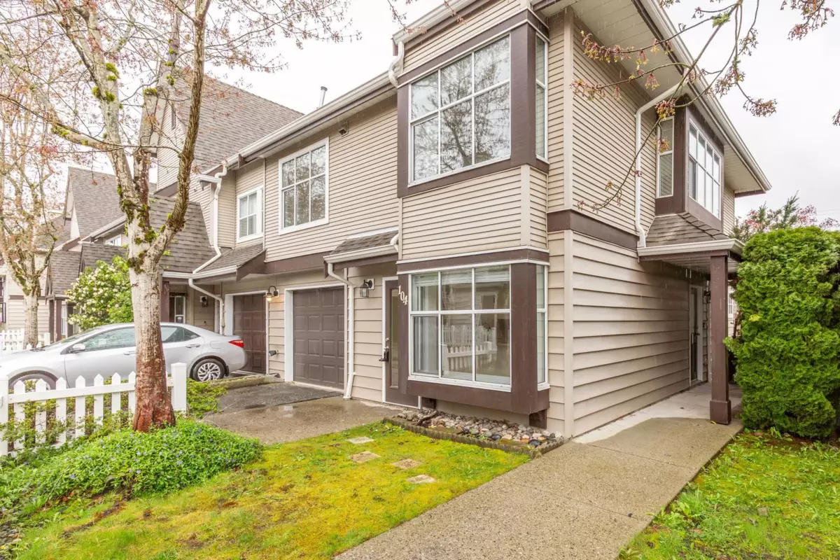 Family Room Photo of 104 12099 237 Street, Maple Ridge, BC