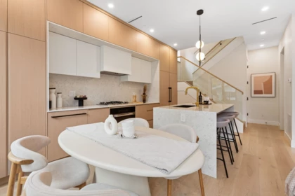 Kitchen Island Photo of 2 448 W 20th Avenue, Vancouver, BC