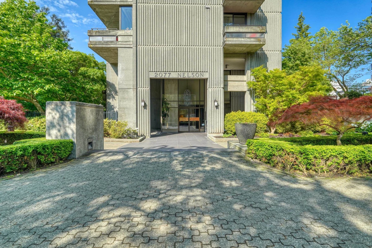 Family Room Photo of 1201 2077 Nelson Street, Vancouver, BC