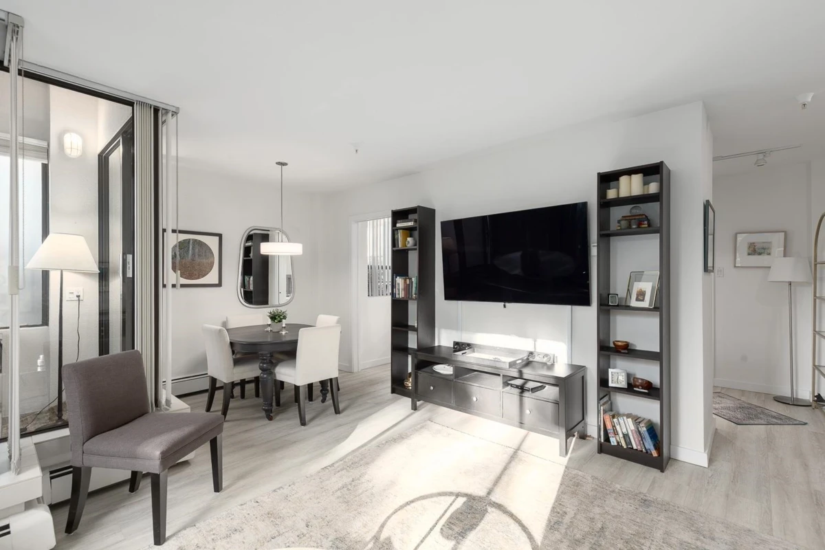 Dining Area Photo of 101 1737 Duchess Avenue, West Vancouver, BC