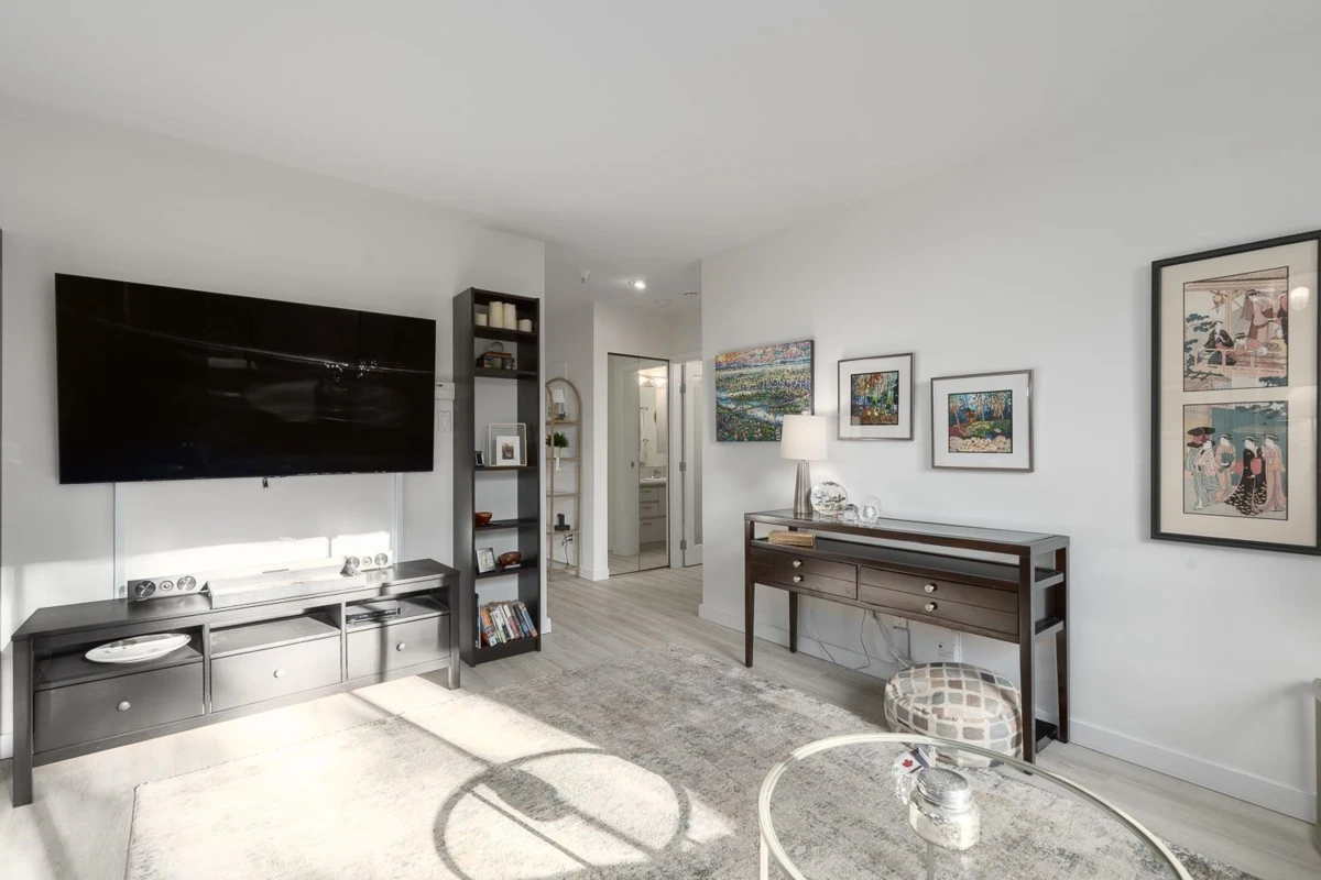 Family Room Photo of 101 1737 Duchess Avenue, West Vancouver, BC