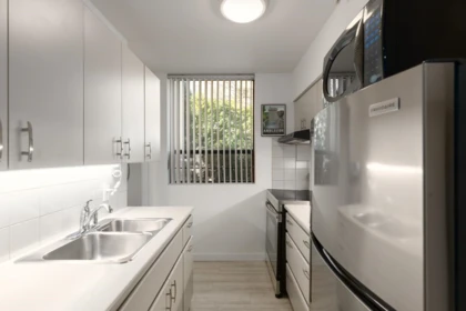Breakfast Nook Photo of 101 1737 Duchess Avenue, West Vancouver, BC
