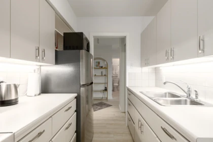 Primary Bedroom Photo of 101 1737 Duchess Avenue, West Vancouver, BC