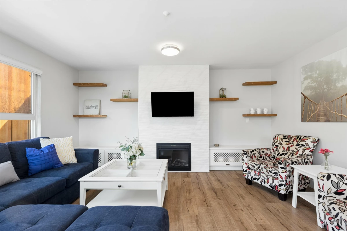 Dining Area Photo of 302 874 W 6th Avenue, Vancouver, BC