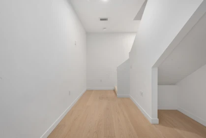 Entry Foyer Photo of 122 650 E 2nd Street, North Vancouver, BC