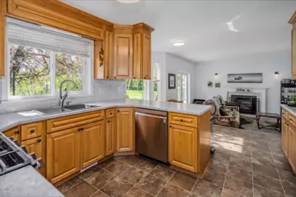 Breakfast Nook Photo of 2523 Country Court, Abbotsford, BC