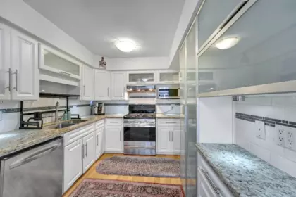Breakfast Nook Photo of 37 22280 124 Avenue, Maple Ridge, BC