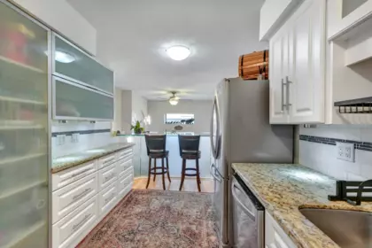 Kitchen Island Photo of 37 22280 124 Avenue, Maple Ridge, BC