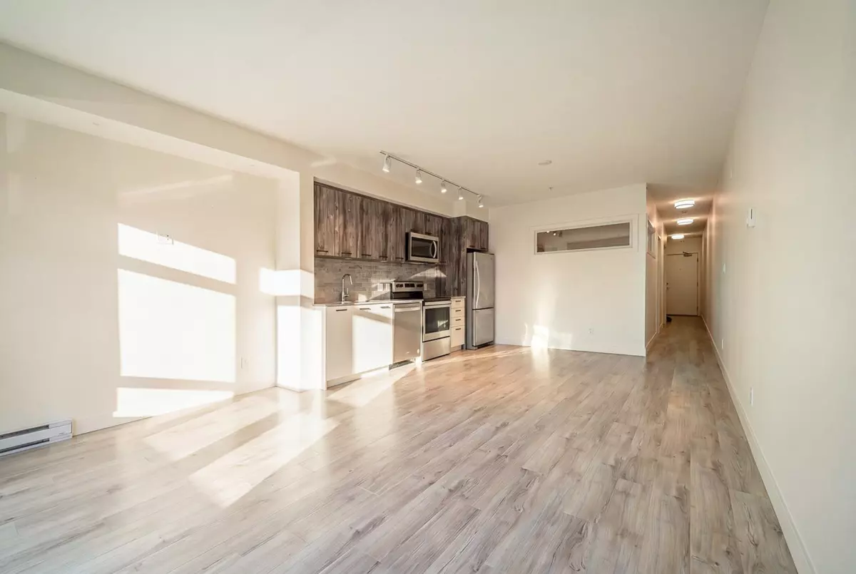 Dining Area Photo of 307 38013 Third Avenue, Squamish, BC