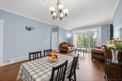 Kitchen Island Photo of 521 14333 104th Avenue, Surrey, BC