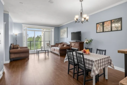 Kitchen Photo of 521 14333 104th Avenue, Surrey, BC