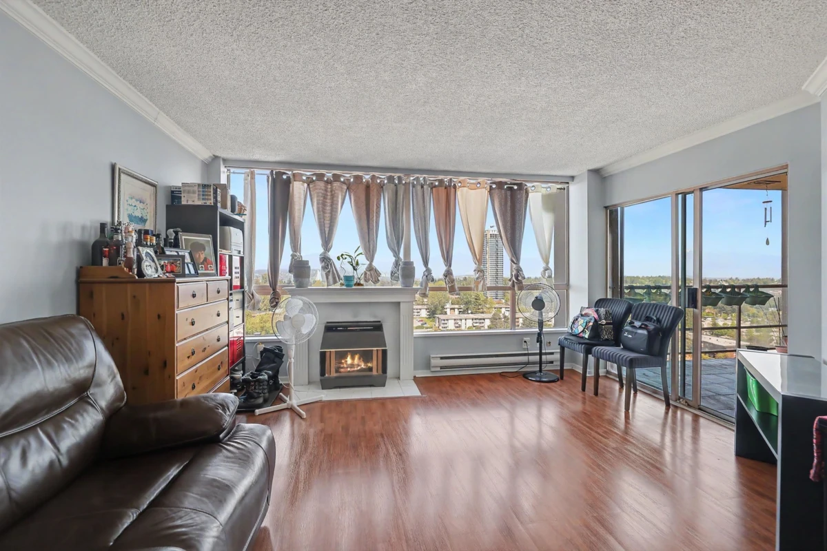 Family Room Photo of 1701 14881 103a Avenue, Surrey, BC