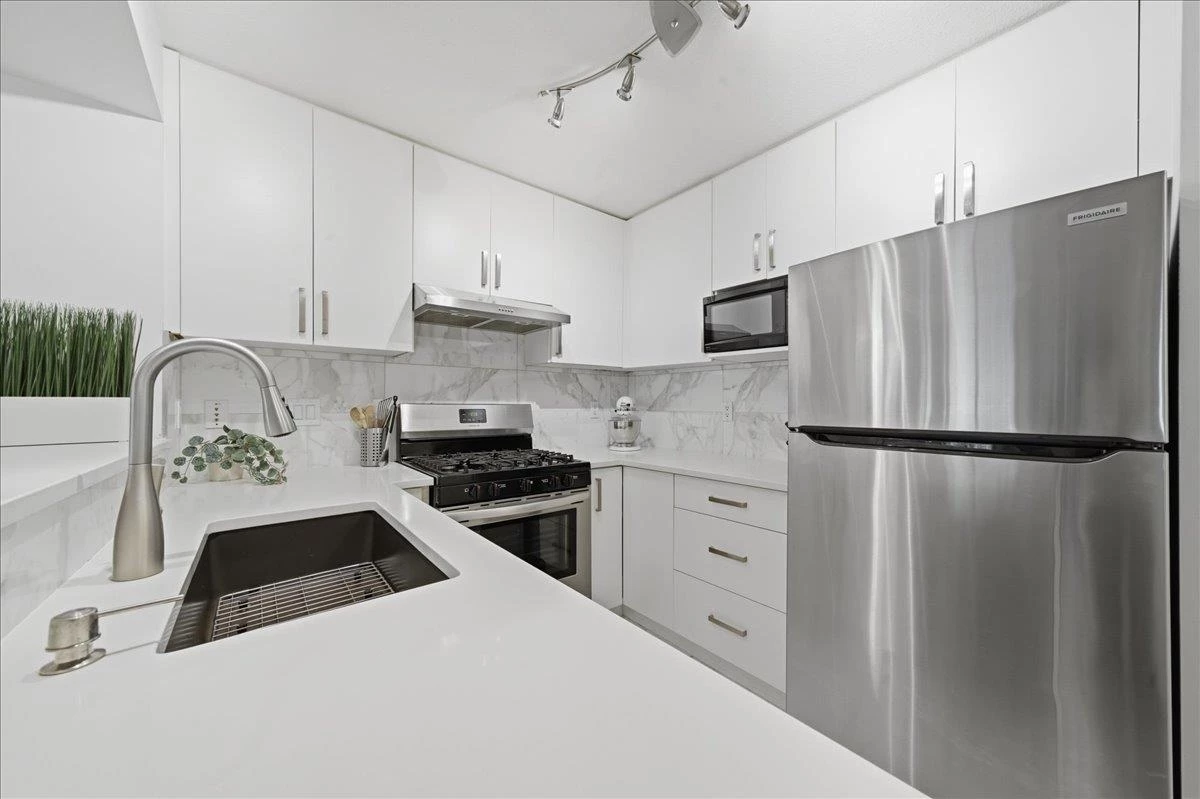 Dining Area Photo of 310 2966 Silver Springs Boulevard, Coquitlam, BC