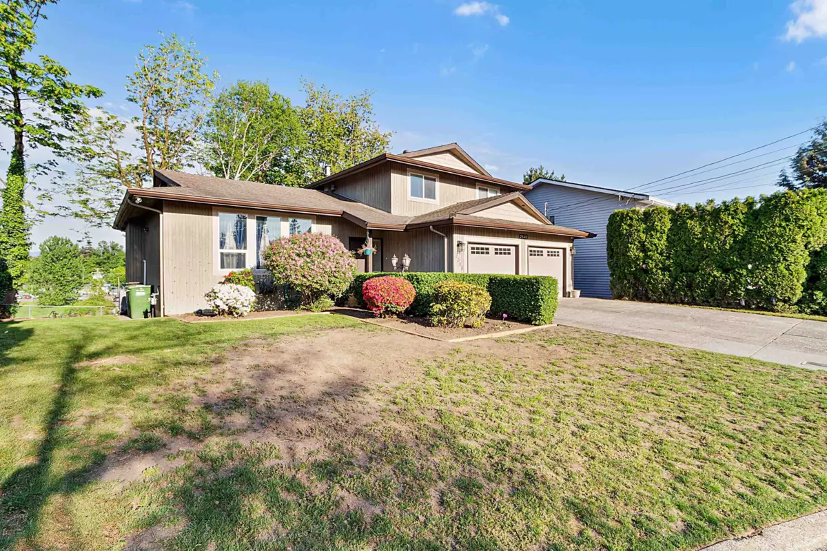 Living Room Photo of 2348 Ridgeway Street, Abbotsford, BC