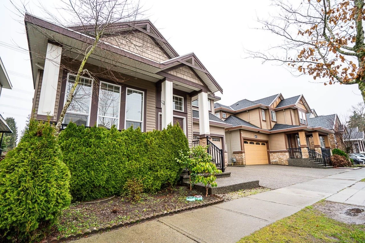 Living Room Photo of 6663 125a Street, Surrey, BC