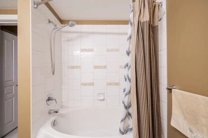 Hallway Photo of 414 2958 Silver Springs Boulevard, Coquitlam, BC