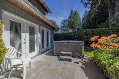 Entry Foyer Photo of 4894 1 Avenue, Delta, BC