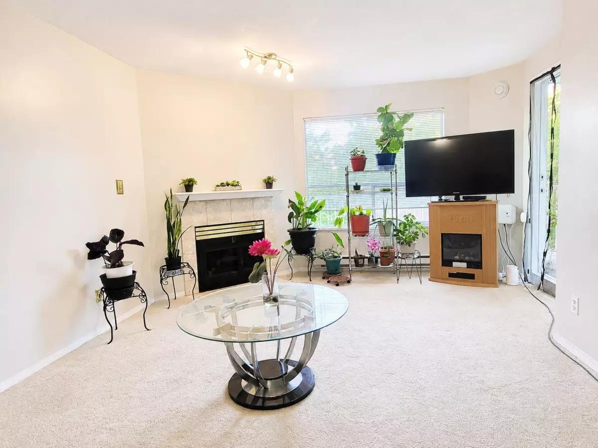 Dining Area Photo of 307 9942 151 Street, Surrey, BC