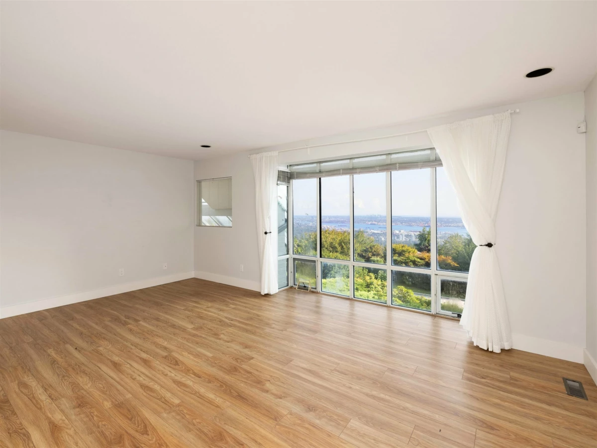 Living Room Photo of 1565 Vinson Creek Road, West Vancouver, BC
