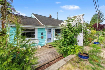 Kitchen Photo of 12244 Sullivan Street, Surrey, BC