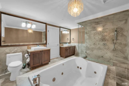 Hallway Photo of 1118 Crestline Road, West Vancouver, BC