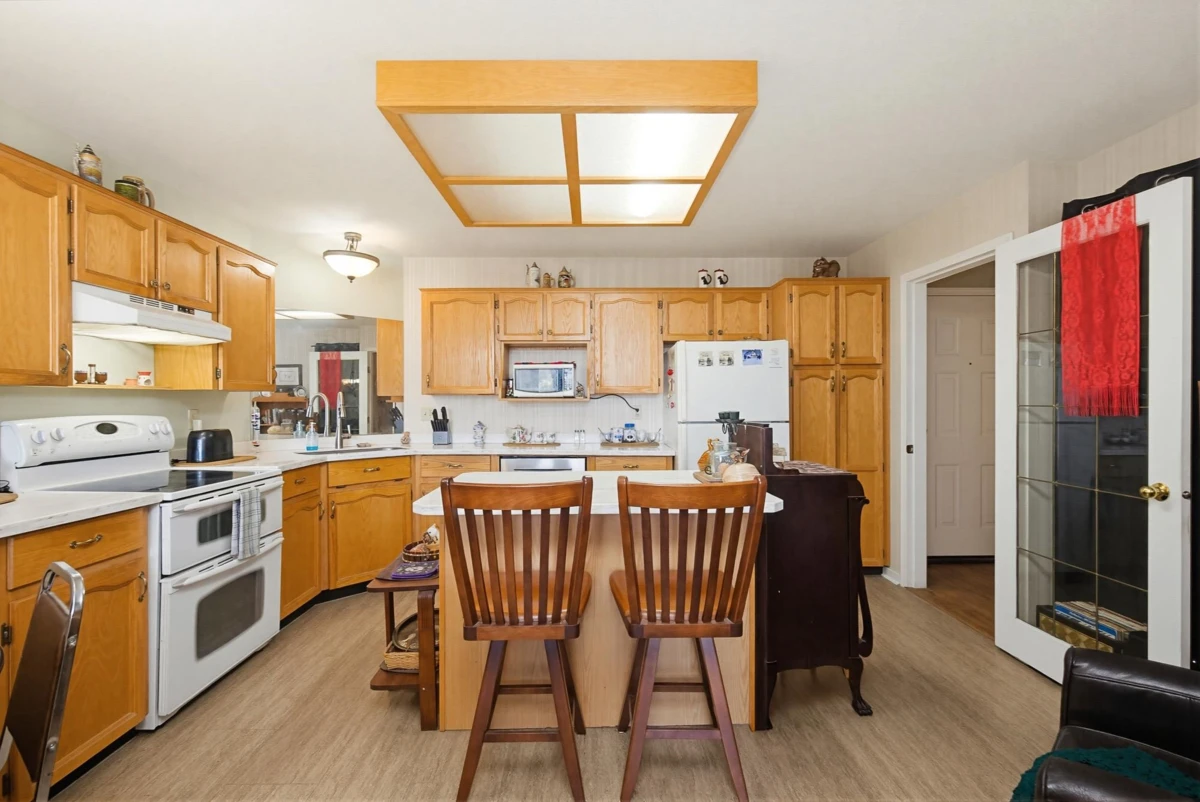 Dining Area Photo of 310 33030 George Ferguson Way, Abbotsford, BC