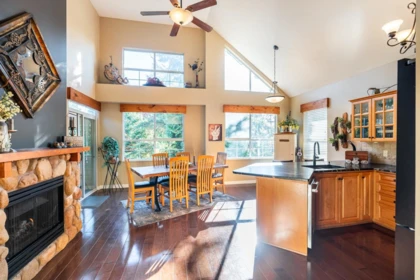 Breakfast Nook Photo of 116 1465 Parkway Boulevard, Coquitlam, BC