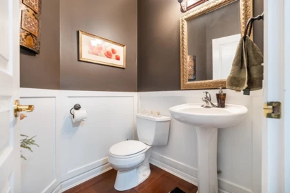 Hallway Photo of 116 1465 Parkway Boulevard, Coquitlam, BC