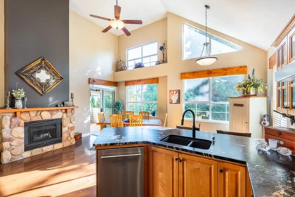 Kitchen Photo of 116 1465 Parkway Boulevard, Coquitlam, BC