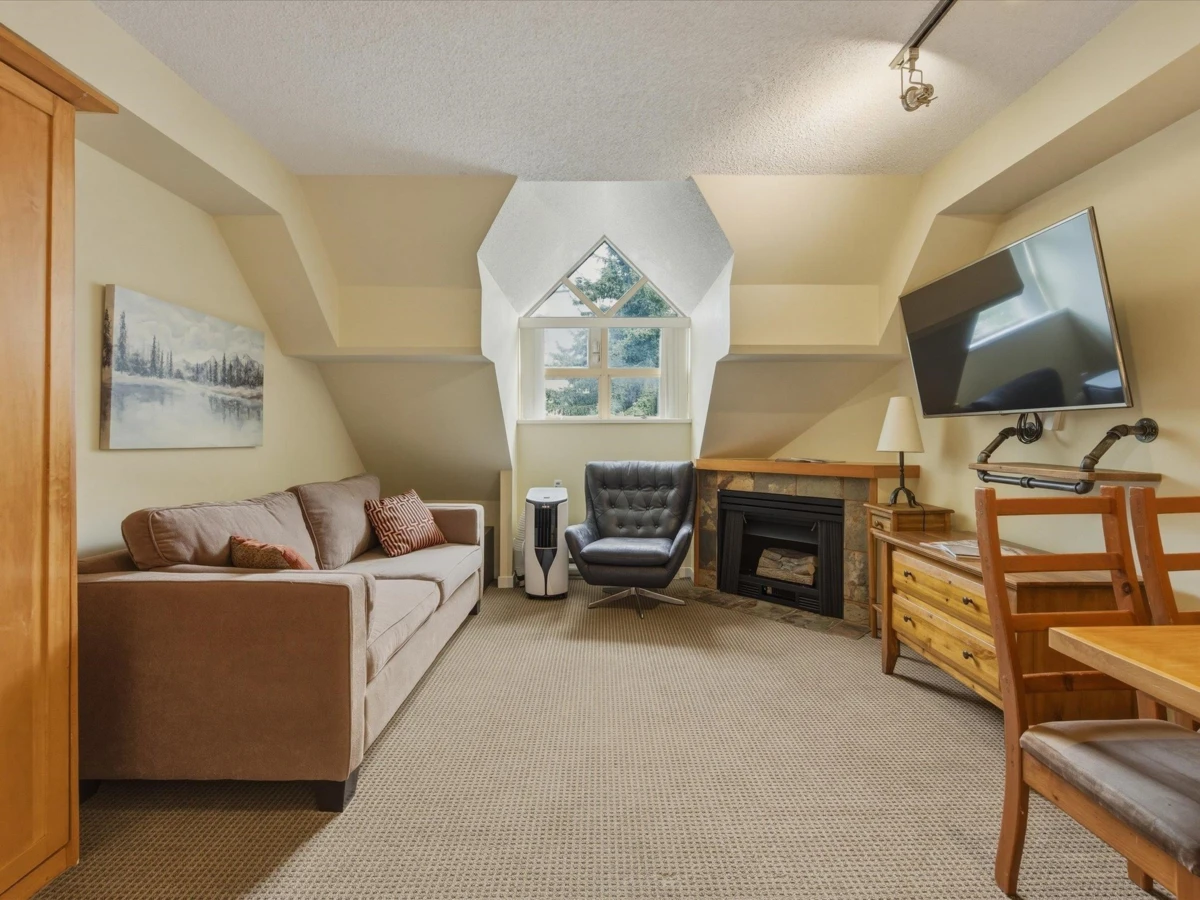 Living Room Photo of 4404 4295 Blackcomb Way, Whistler, BC