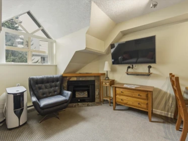 Kitchen Island Photo of 4404 4295 Blackcomb Way, Whistler, BC