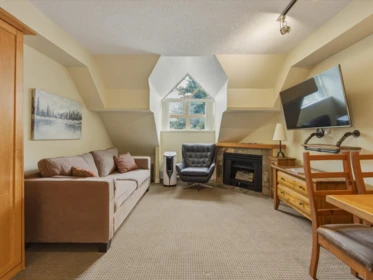 4404 4295 Blackcomb Way, Whistler, BC, Whistler — Apartment/Condo for sale
