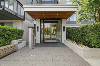 Entry Foyer Photo of 311 707 E 3rd Street, North Vancouver, BC