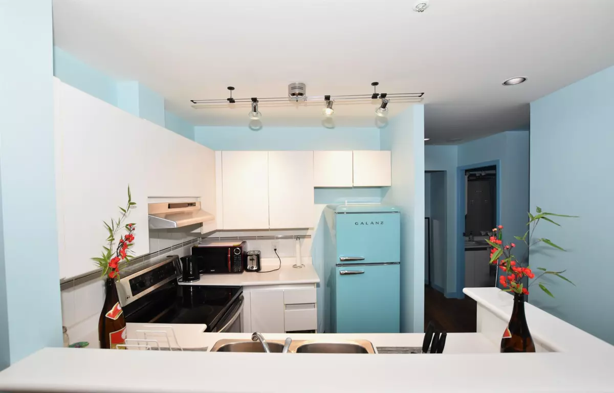 Family Room Photo of 614 989 Nelson Street, Vancouver, BC