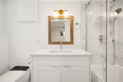 Mudroom Photo of 15962 North Bluff Road, White Rock, BC