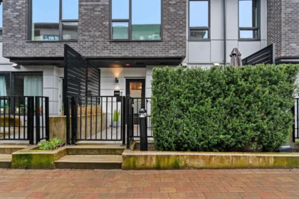 Garden / Landscaping Photo of 2726 Spring Street, Port Moody, BC