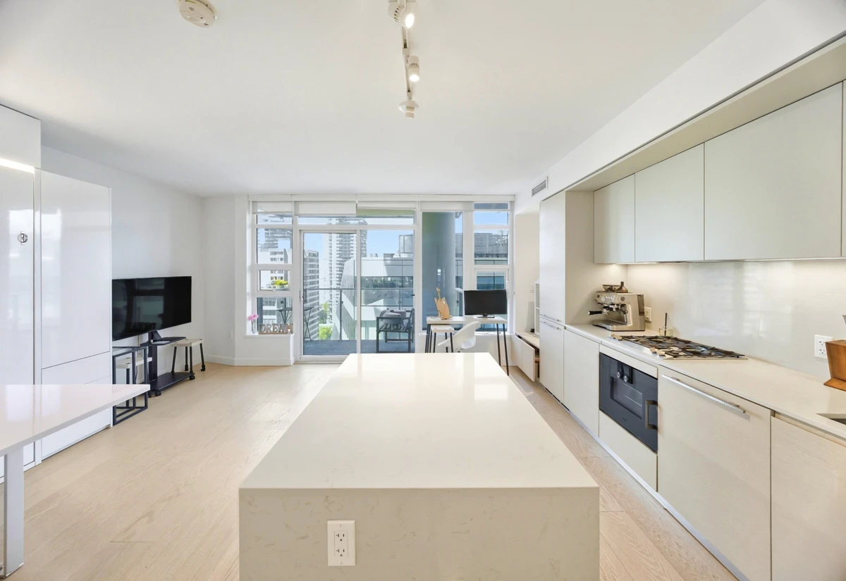 Dining Area Photo of 2103 1289 Hornby Street, Vancouver, BC