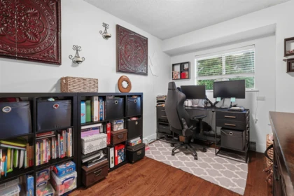 Laundry Room Photo of 1425 129 Street, Surrey, BC