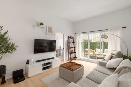 204 7031 Blundell Road, Richmond, BC, Richmond — Apartment/Condo for sale