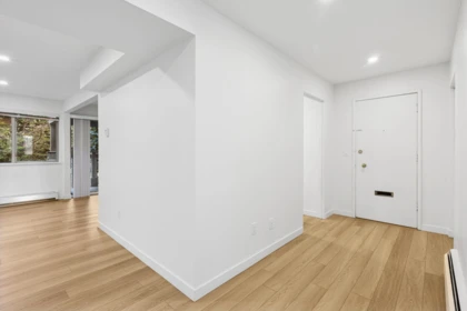 Walk-In Closet Photo of 879 Westview Crescent, North Vancouver, BC