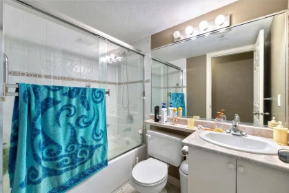 Guest Bathroom Photo of 968 E 31st Avenue, Vancouver, BC