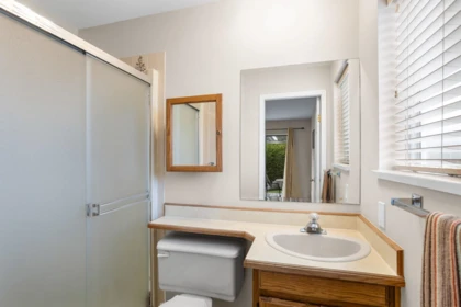 Guest Bathroom Photo of 21 12276 189a Street, Pitt Meadows, BC
